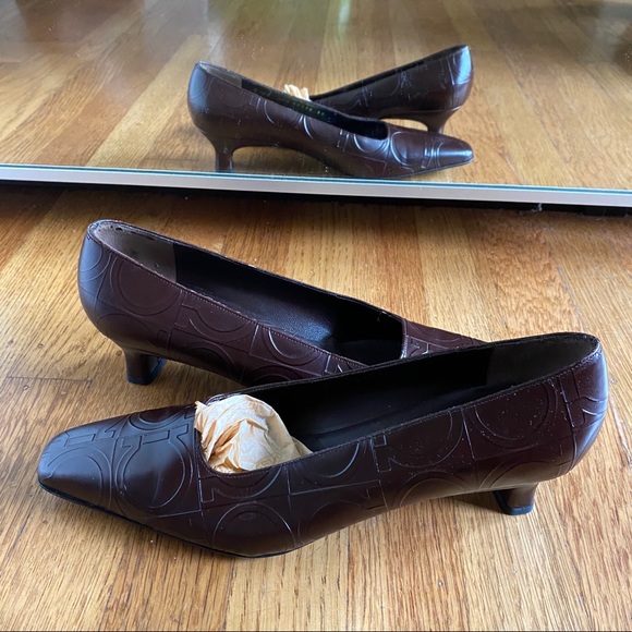 Ferragamo Salvatore 6 1/2 heels - Picture 2 of 3
